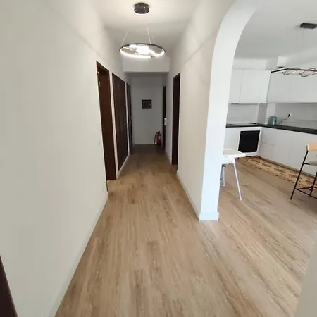 דירה Dos Aveiros, T1 Renovado A 5 Minutos Da - אלבופיירה