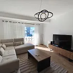 Daire Dos Aveiros, T1 Renovado A 5 Minutos Da - *