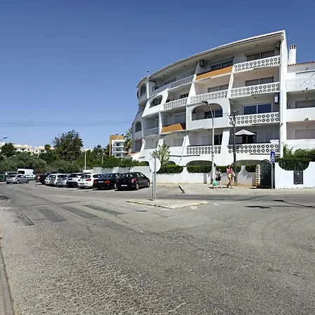 Dos Aveiros, Renovated And Cosy One-bedroom Flat -