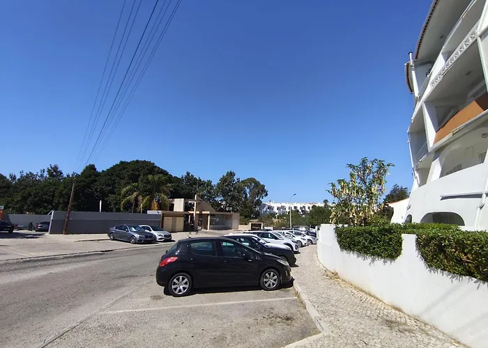 Dos Aveiros, T1 Renovado A 5 Minutos Da - *