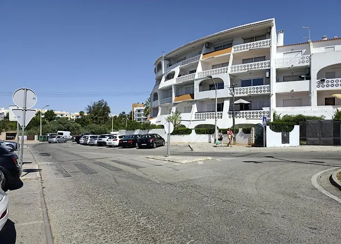 Dos Aveiros, Renovated And Cosy One-bedroom Flat -