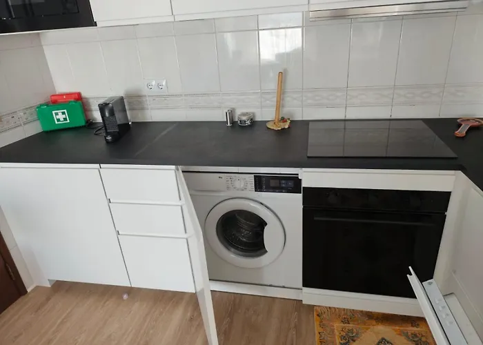 Appartement Dos Aveiros, T1 Renovado A 5 Minutos Da - *