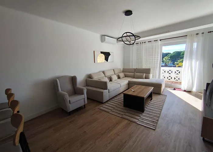 Dos Aveiros, T1 Renovado A 5 Minutos Da - *