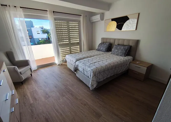 Dos Aveiros, Renovated And Cosy One-bedroom Flat - *