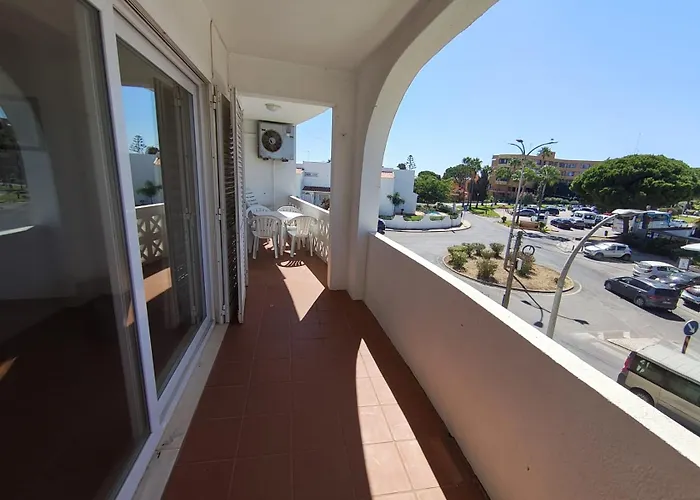 Apartamento Dos Aveiros, T1 Renovado A 5 Minutos Da -