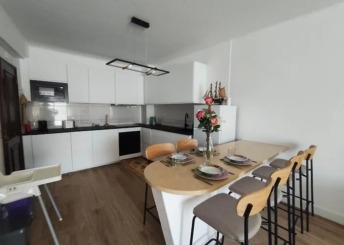 Dos Aveiros, T1 Renovado A 5 Minutos Da - *