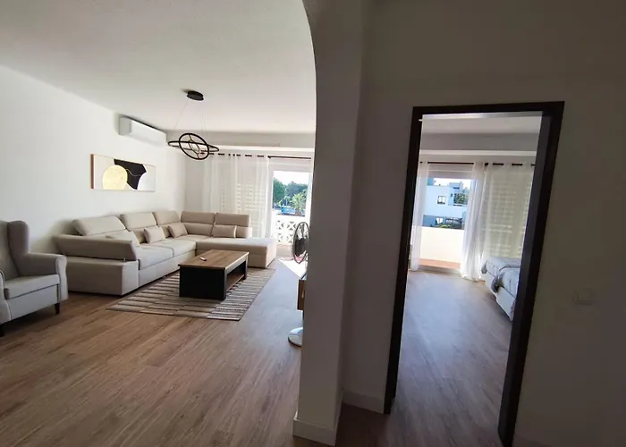 Dos Aveiros, T1 Renovado A 5 Minutos Da - * Albufeira