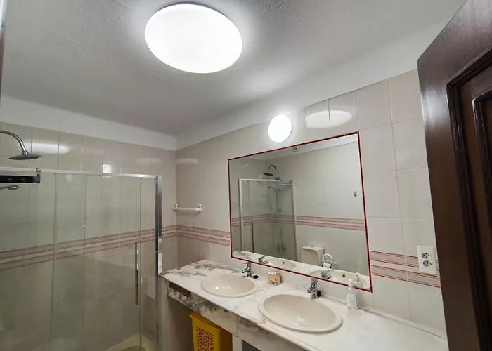 Dos Aveiros, T1 Renovado A 5 Minutos Da - *