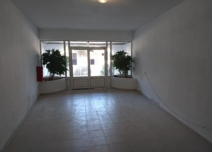 Dos Aveiros, T1 Renovado A 5 Minutos Da -