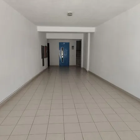 Appartement Dos Aveiros, T1 Renovado A 5 Minutos Da - *