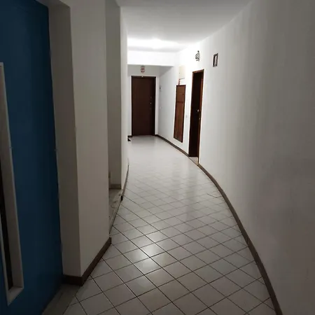 Dos Aveiros, T1 Renovado A 5 Minutos Da - * Albufeira