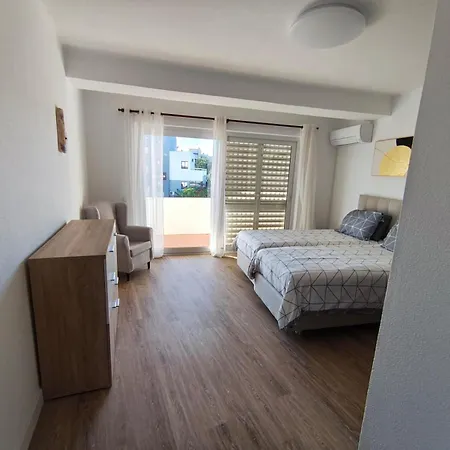 Appartement Dos Aveiros, T1 Renovado A 5 Minutos Da -