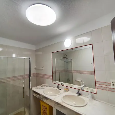 Dos Aveiros, T1 Renovado A 5 Minutos Da - *